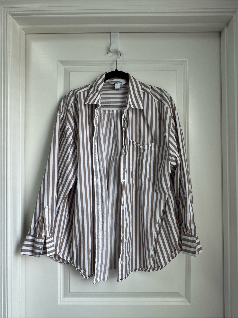 Women’s Old Navy Striped Button-Up Shirt - Beige & White - Size Medium